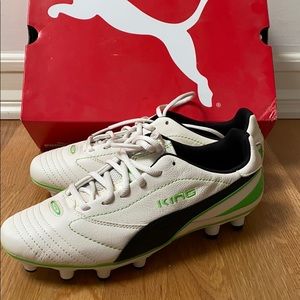 BRAND NEW Puma soccer cleats